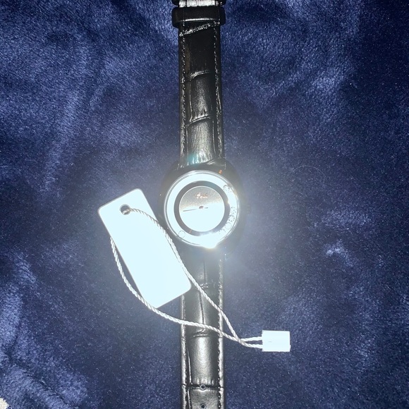 Women’s fashion dress watch with leather band NWT. - Picture 4 of 6